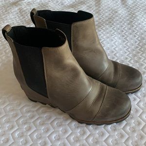 Sorel Wedge Boots Size 9.5 Gray/Brown